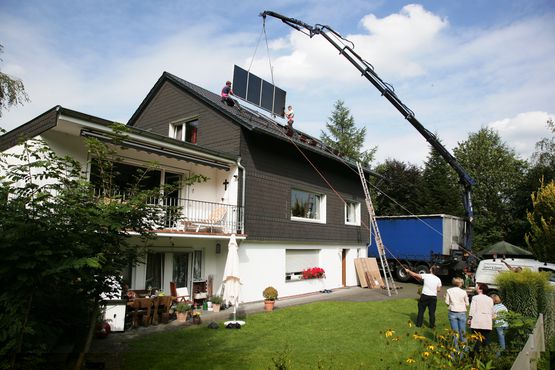 So wie hier zu sehen, werden hoffentlich bald auf noch mehr Dächern im Heidekreis Anlagen zur Nutzung von Solarenergie installiert. (Foto: Solvis)