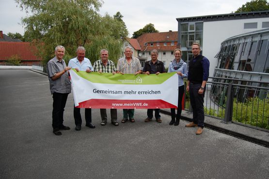Die Vertreter von Verband Wohneigentum und Energieagentur Heidekreis laden herzlich ein. (von links: Torsten Mantz (VWE Niedersachsen), Willi Runne (Gemeinschaft Walsrode), Jürgen Ratzow (Kreisgruppe  Munster), Otto Gust (Gemeinschaft Birkeloh), Uwe Helmke (Gemeinschaft Soltau), Birthe Bogunovic (Energieagentur Heidekreis), Dominique Diederich (Energieagentur Heidekreis))